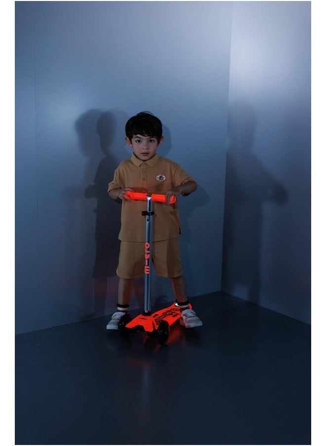 Micro Scooters | Maxi Deluxe GLOW with T-Bar LED | Handlebar Adjustable | Lightweight | Boys & Girls | 5-12 years | Aura Red