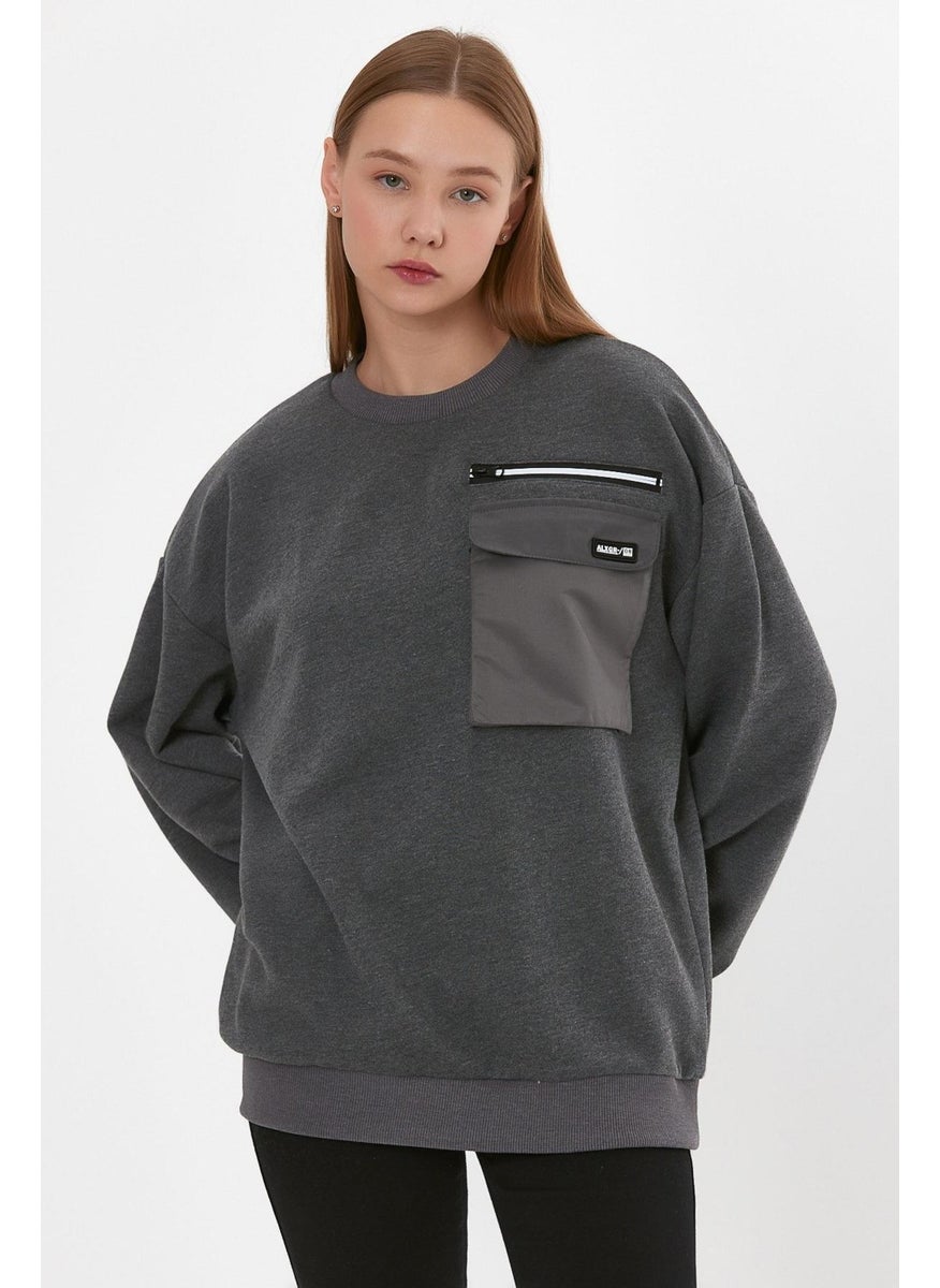 Oversize Sweatshirt with Pocket Details (E23-75500)