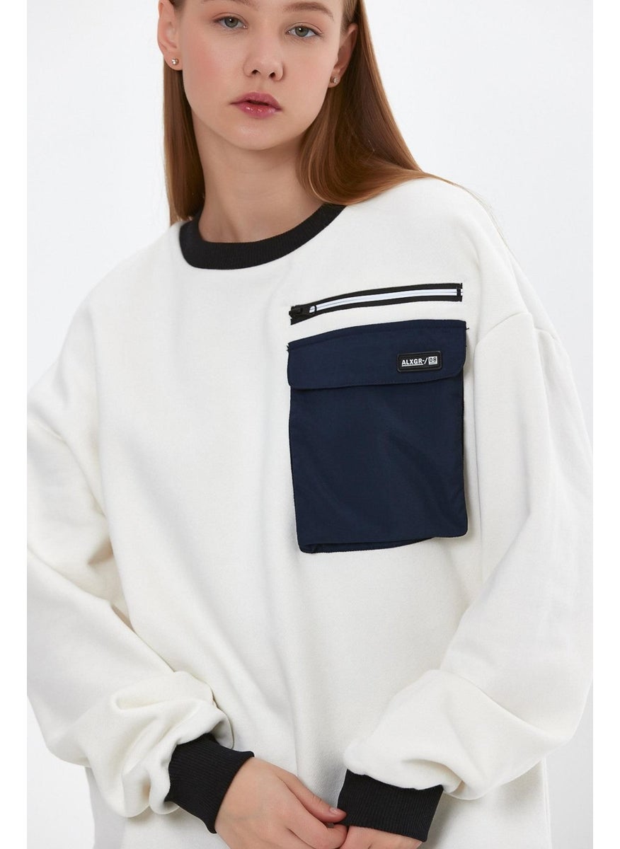 Oversize Sweatshirt with Pocket Details (E23-75500)