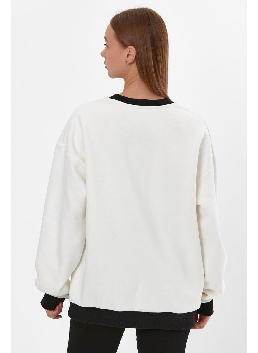 Oversize Sweatshirt with Pocket Details (E23-75500)