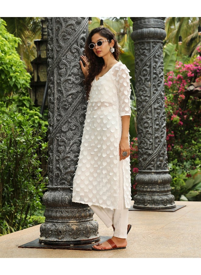 Women's Daisy White Applique Hearts Kurta With Crop And Trousers