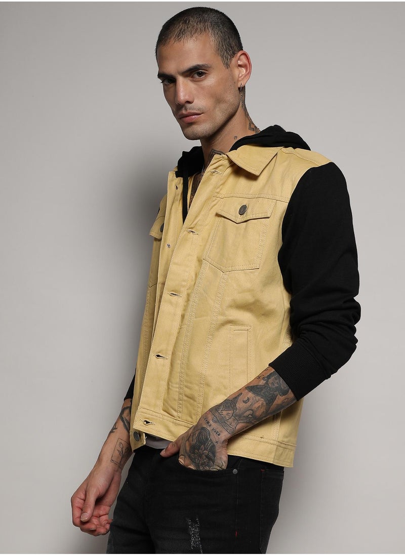 Men's Black & Yellow Light-Wash Denim Jacket With Sweatshirt Sleeve