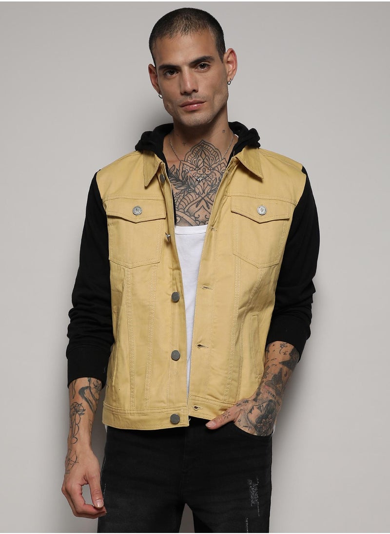 Men's Black & Yellow Light-Wash Denim Jacket With Sweatshirt Sleeve