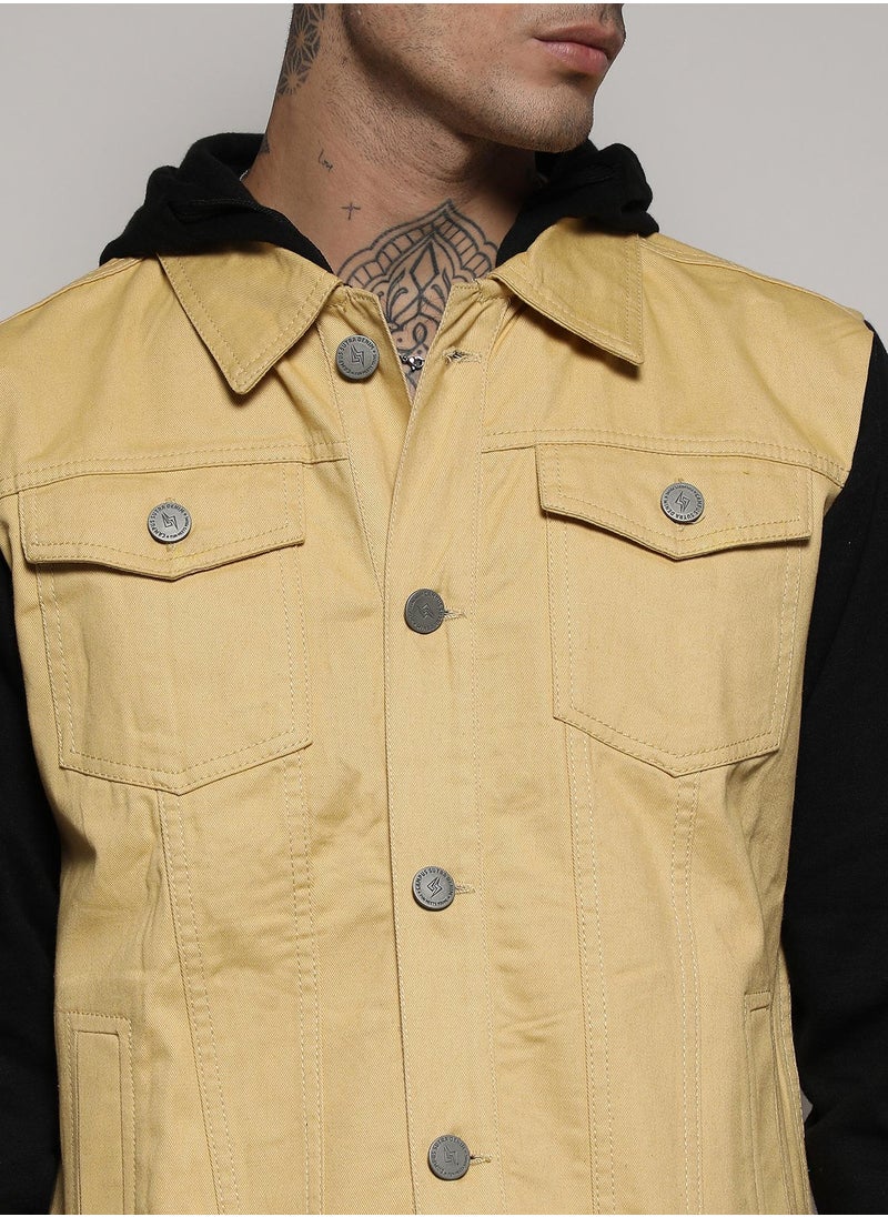 Men's Black & Yellow Light-Wash Denim Jacket With Sweatshirt Sleeve