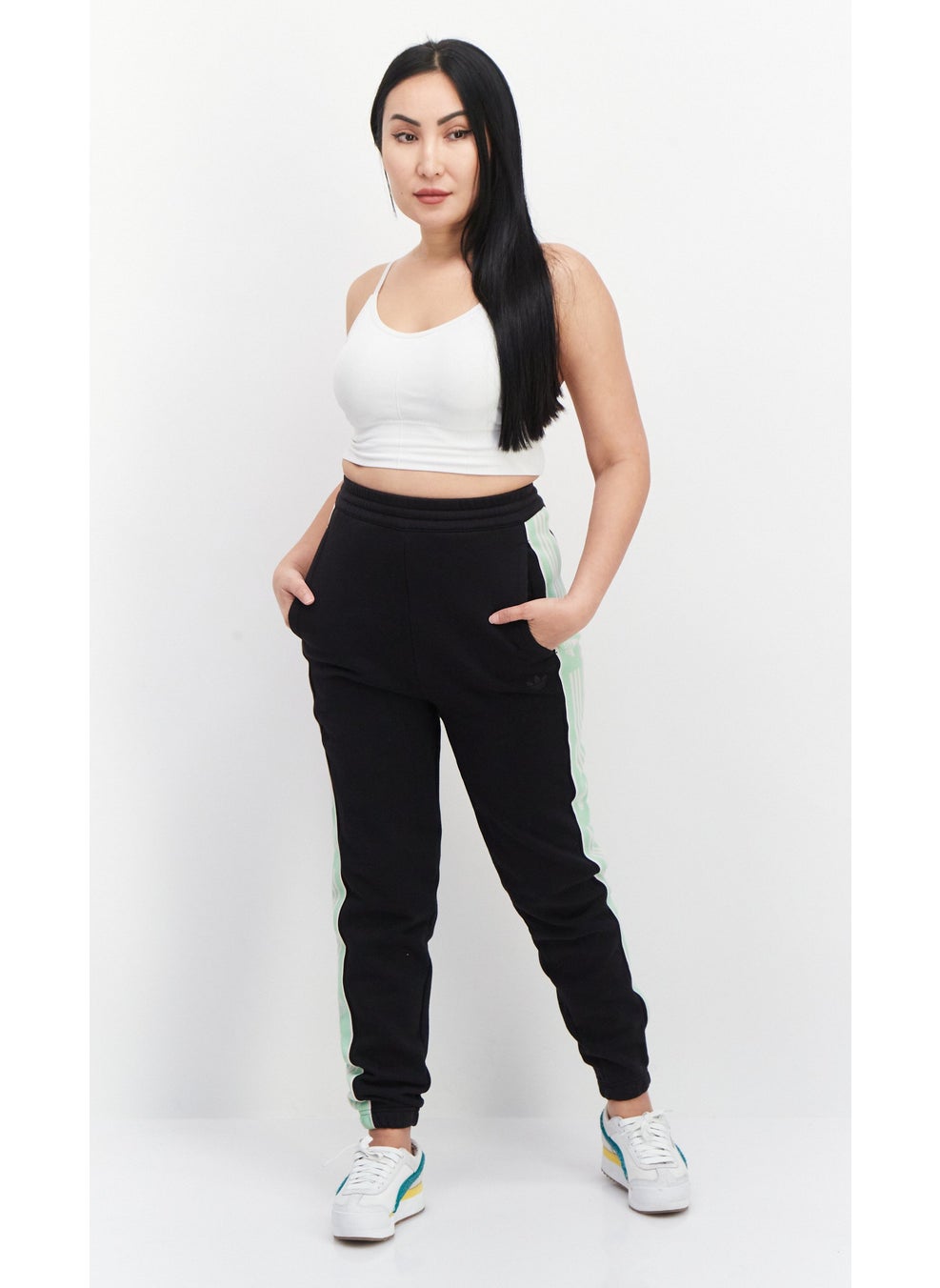 Women Sportswear Fit Training Sweatpants, Black/Green