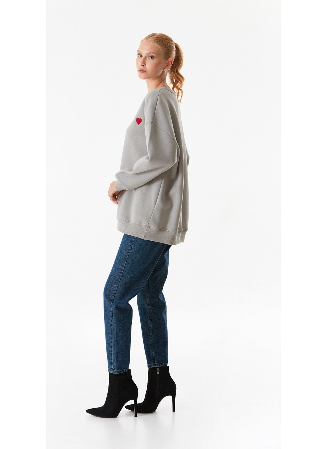 Heart Embroidered Crew Neck Oversize Sweatshirt