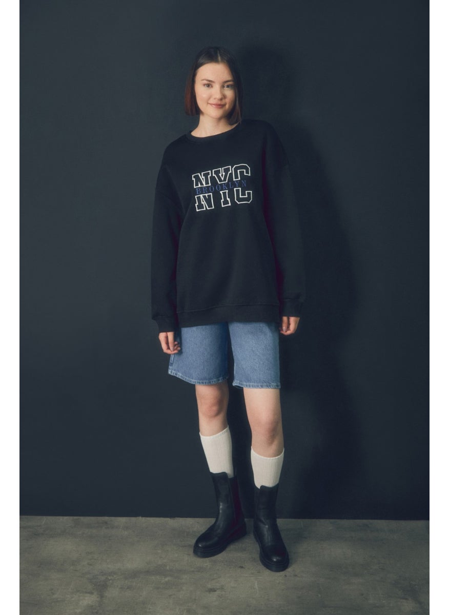 Crew Neck Sweatshirt with Text Embroidery