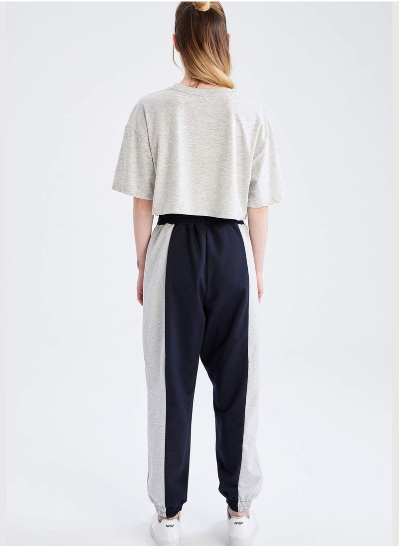 Woman Loose Fit Knitted Trousers