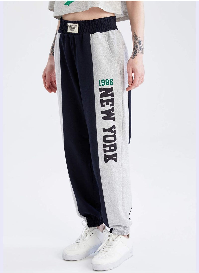 Woman Loose Fit Knitted Trousers