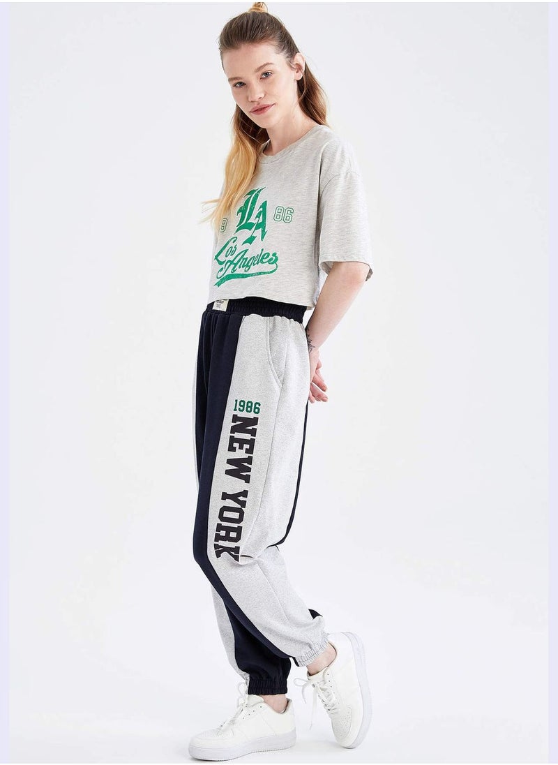 Woman Loose Fit Knitted Trousers