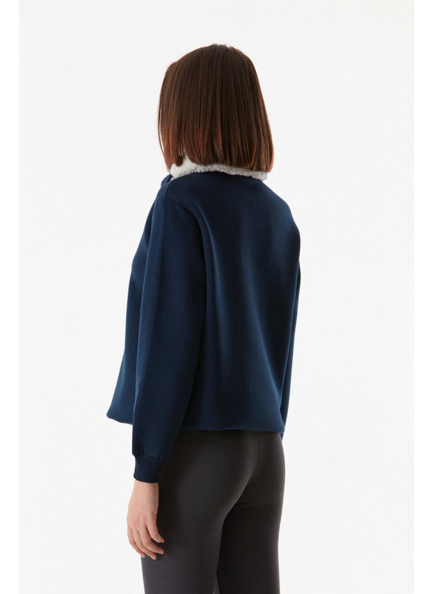 Basic Sweatshirt with Plush Collar and Waist Stopper