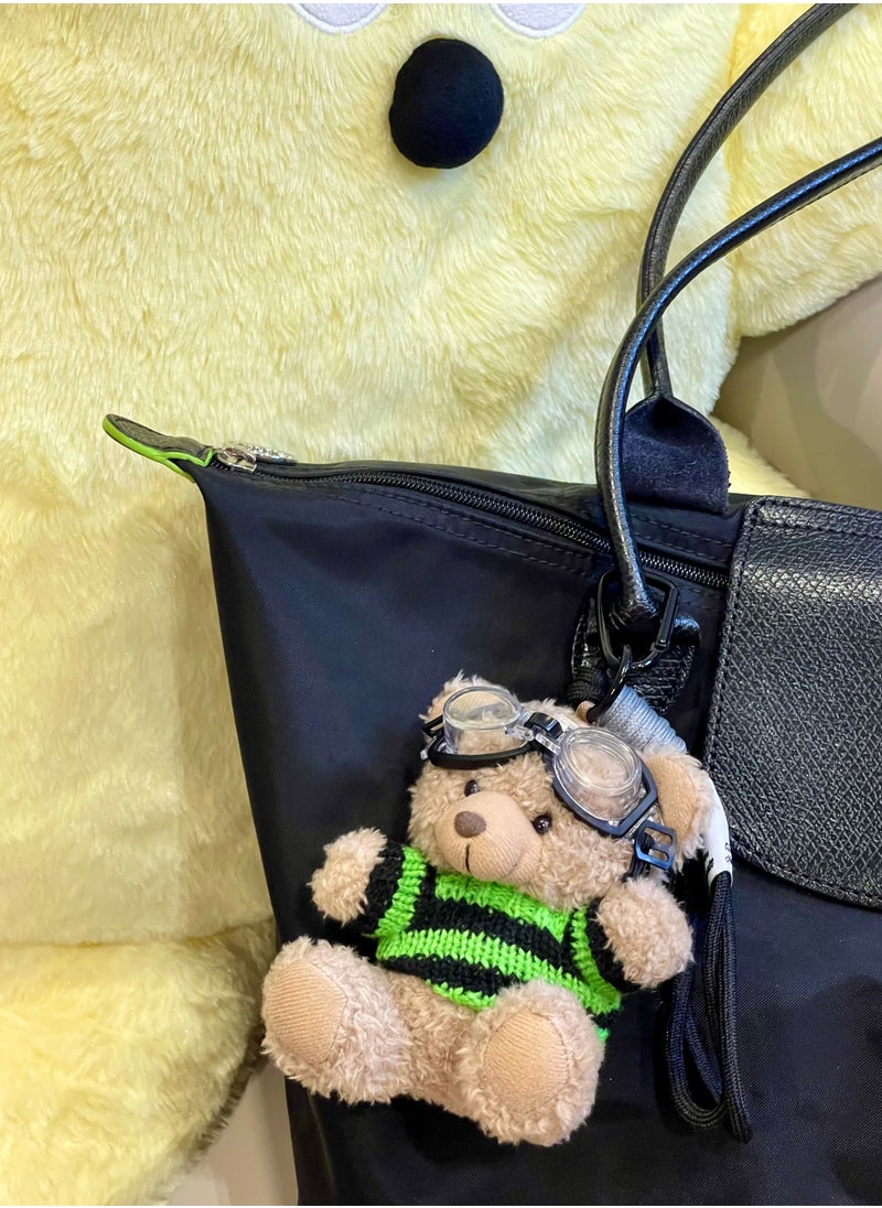 The cute, furry green and black sweater bear pendant bag charms can be used as an embellishment for bags and is very suitable for giving to boyfriends, girlfriends, relatives and friends as holiday gifts and birthday gifts.