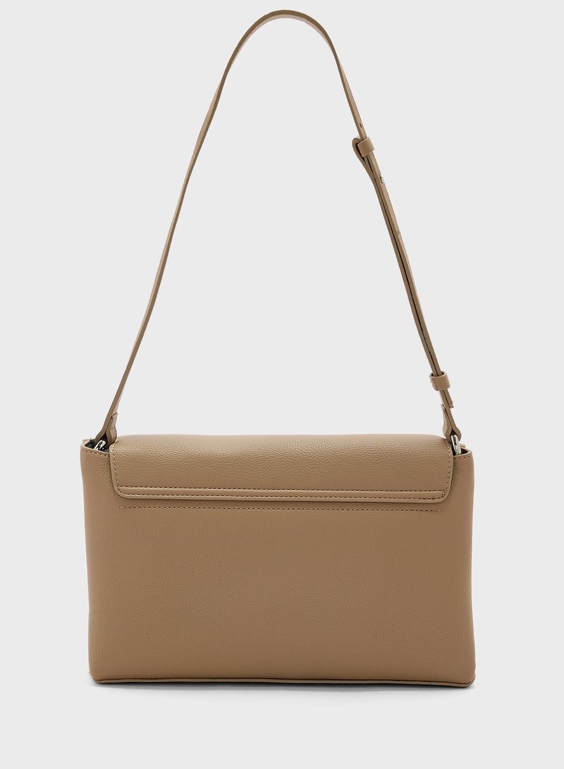 Plaque Medium Crossbody