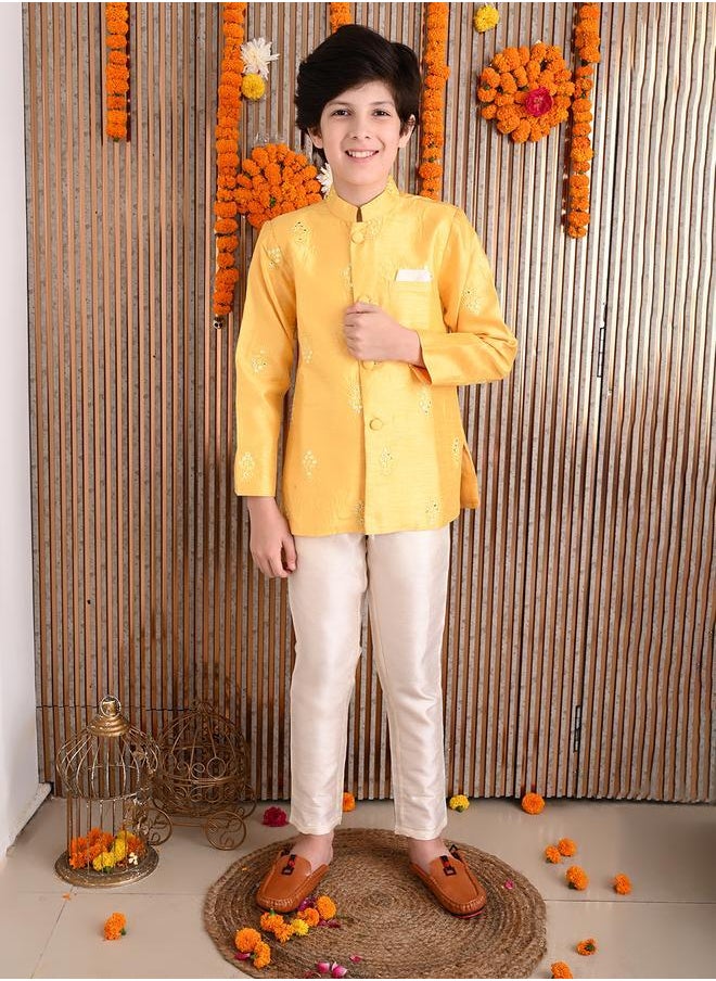 Emroidered Kurta with Pyjama Set