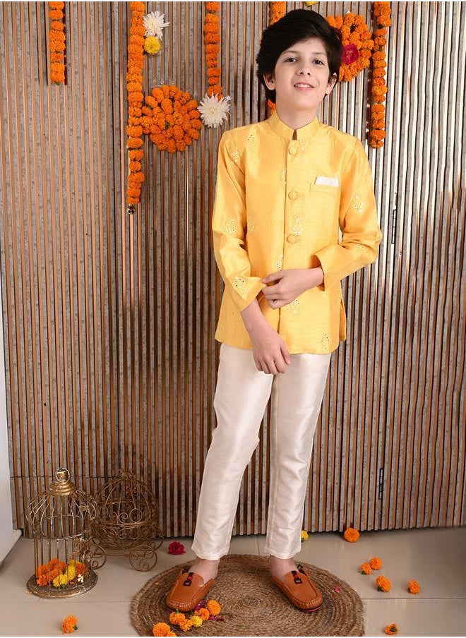 Emroidered Kurta with Pyjama Set