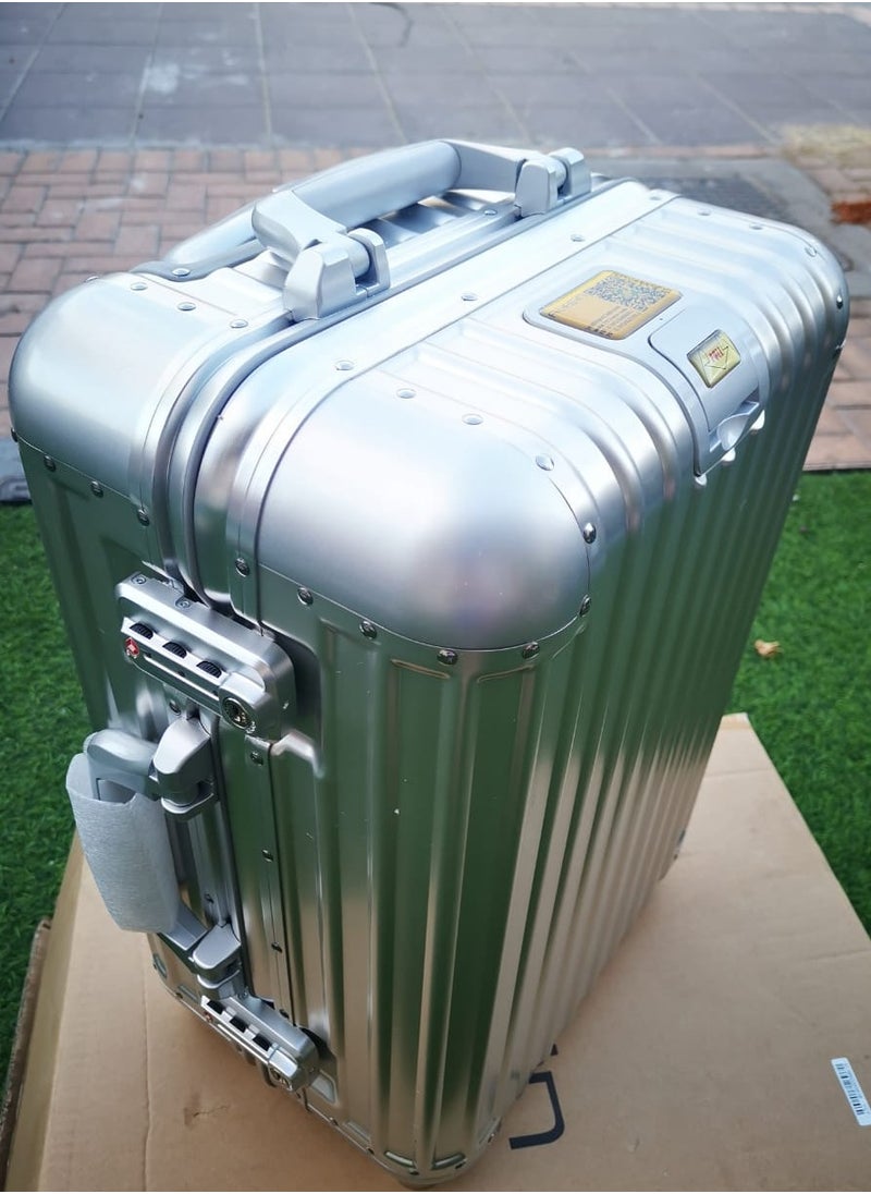 Aluminium Frame Suitcase TSA Lock  Luggage Cabinet Size