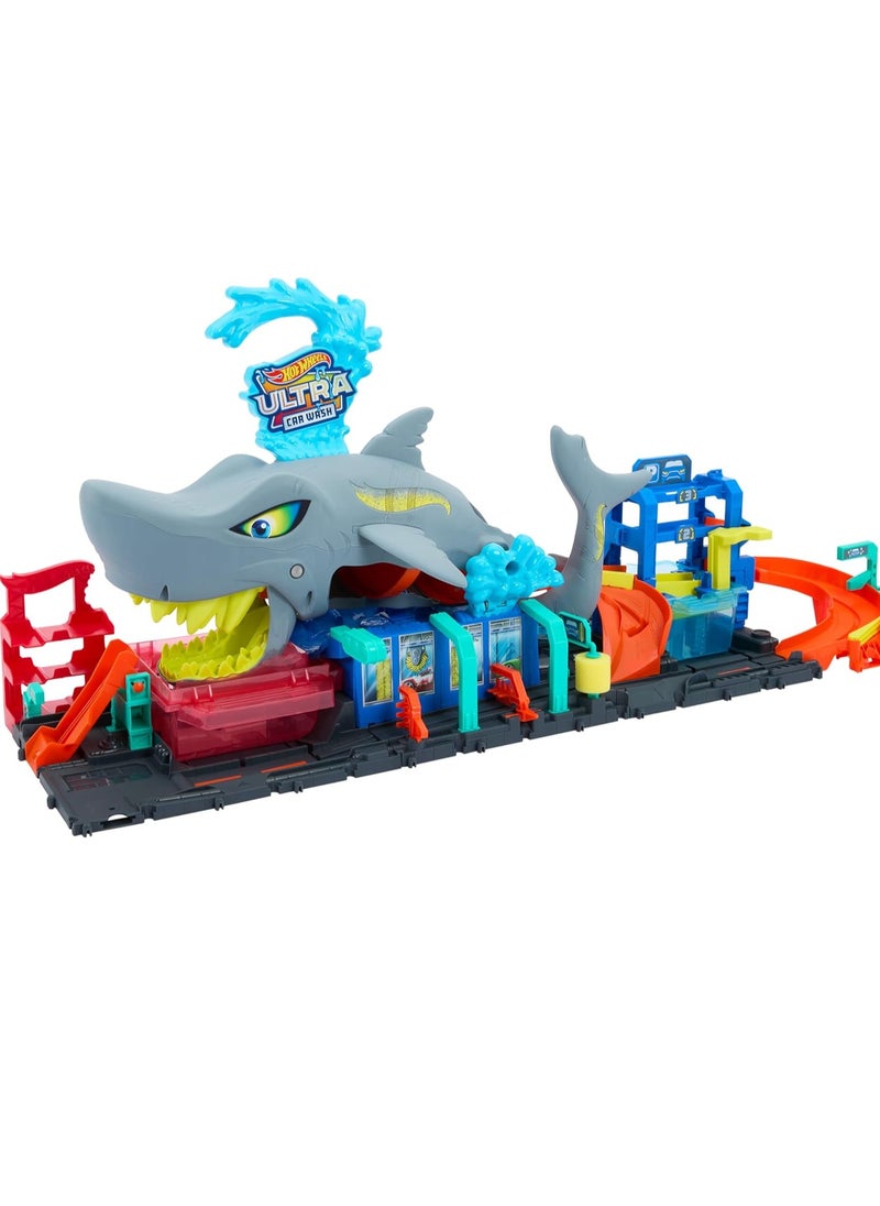 Let's Race Netflix - City Shark Wash Station with 1:64 Scale Color Reveal Car, Colour Changing Function and Storage, HTN82