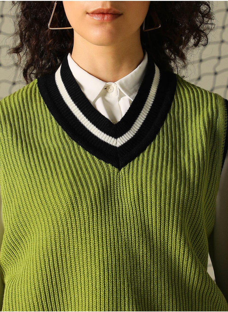 Women's Green 100% Acrylic Solid Regular Fit Sweater