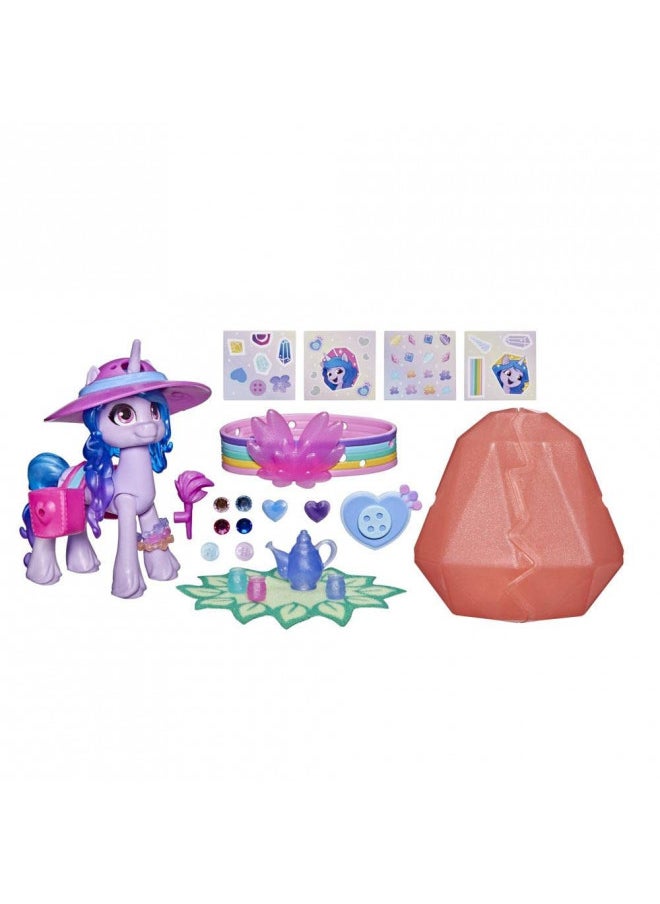 My Little Pony: A New Generation Movie Crystal Adventure Izzy Moonbow - 3-Inch Purple Pony Toy, Surprise Accessories, Friendship Bracelet