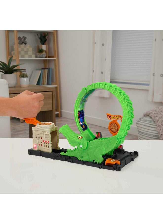 Hot Wheels Toy Car Track Set Gator Loop Attack Playset in Pizza Place with 1:64 Scale Car, Connects to Other Sets