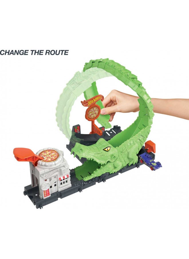 Hot Wheels Toy Car Track Set Gator Loop Attack Playset in Pizza Place with 1:64 Scale Car, Connects to Other Sets