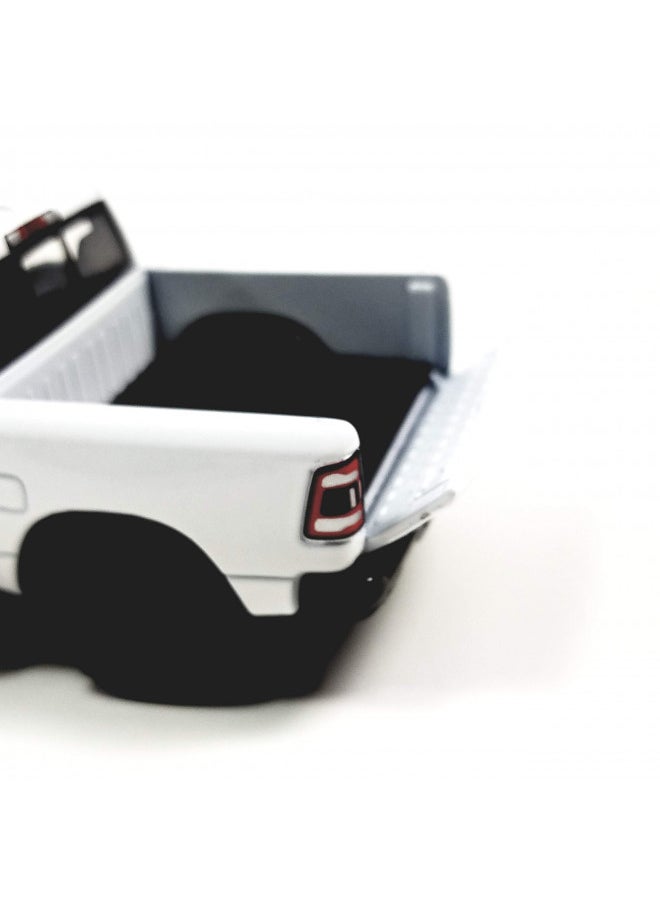 Kinsmart 2019 White Dodge Ram 1500 Pickup Truck1/46 O Scale Diecast Truck