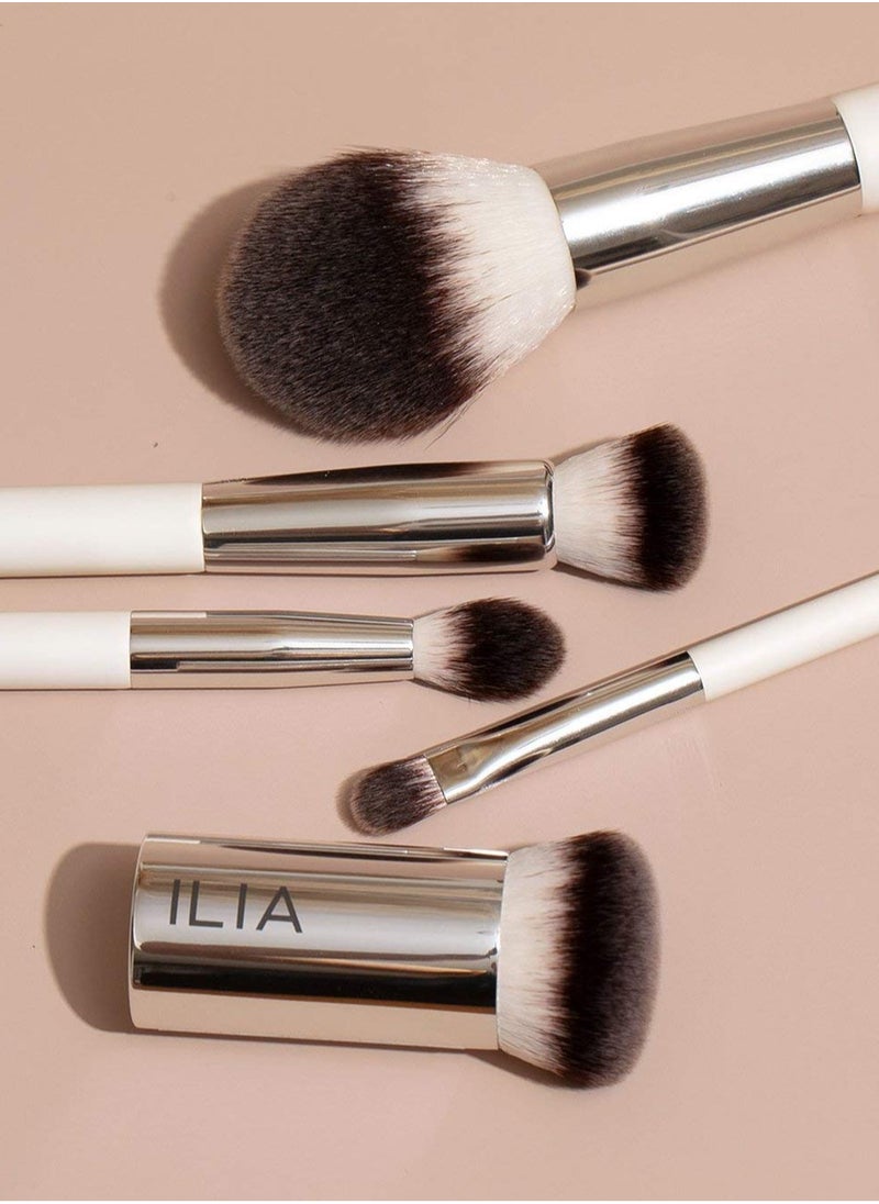 ILIA - Shadow Brush | Non-Toxic, Vegan, Cruelty-Free, Eyeshadow Brush With White Wood Handle + Soft, Synthetic Bristles (Clean Makeup Tool)