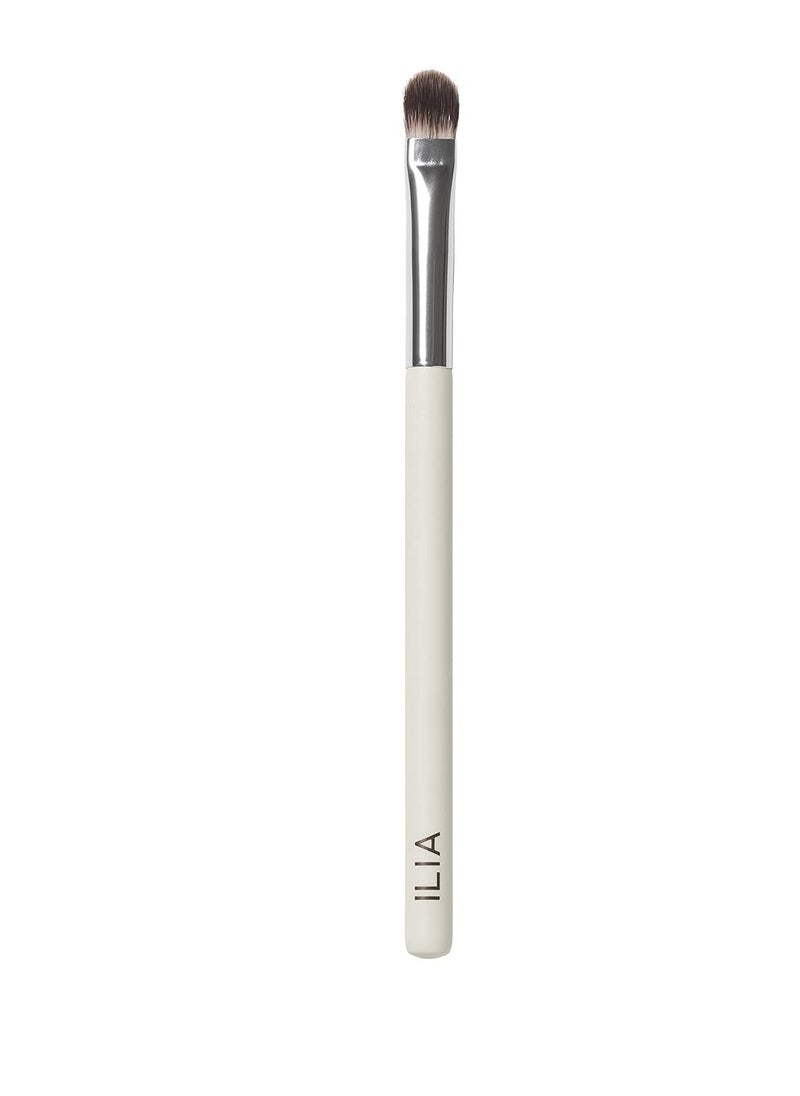 ILIA - Shadow Brush | Non-Toxic, Vegan, Cruelty-Free, Eyeshadow Brush With White Wood Handle + Soft, Synthetic Bristles (Clean Makeup Tool)