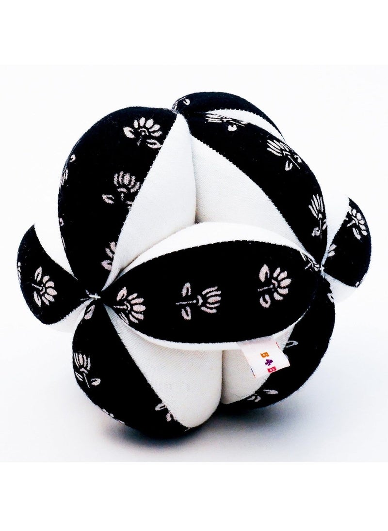 B4BRAIN Newborn Baby Rattle Clutch Ball | Hanging Toy Crib, Stroller, Car Seat | Montessori, Teething Safe | Soft, Black & White | Infant Development | Baby Shower Gift | 0,1,2,3,6 Months to 1 Year