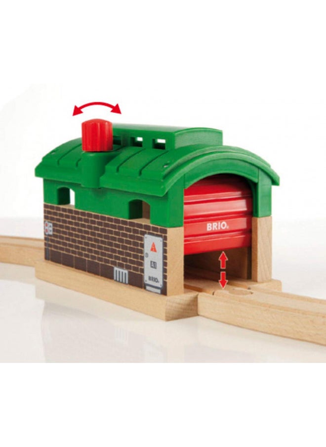 Brio World 33574 - Train Garage - 1 Piece Wooden Toy Train Accessory for Kids Age 3 and Up