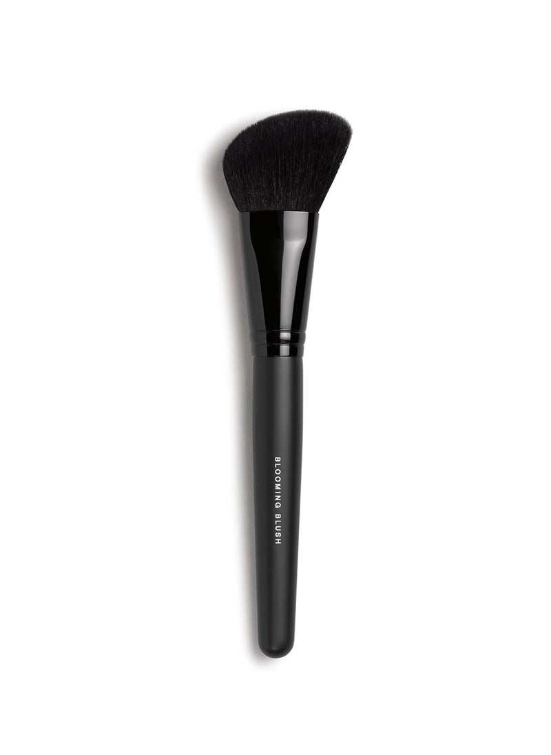 bareMinerals Blooming Makeup Blush Brush with Synthetic Fibers, Angled for Blushes + Bronzers, Blend Loose + Pressed Powders, Vegan Makeup Brush