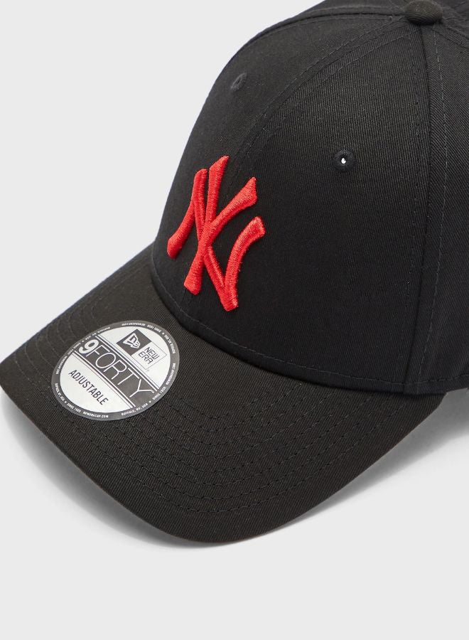 9Forty New York Yankees League Cap Black/Red