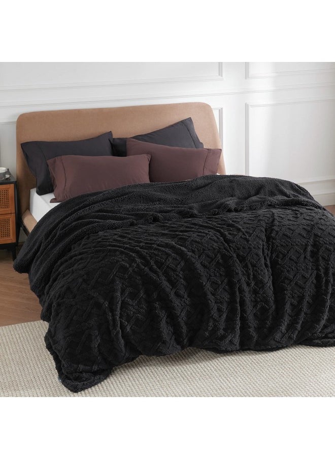 Bedsure Sherpa Queen Size Blanket for Bed - Fuzzy Soft Cozy Blanket Queen Size, Fleece Thick Warm Blanket for Winter, Black, 90x90 Inches