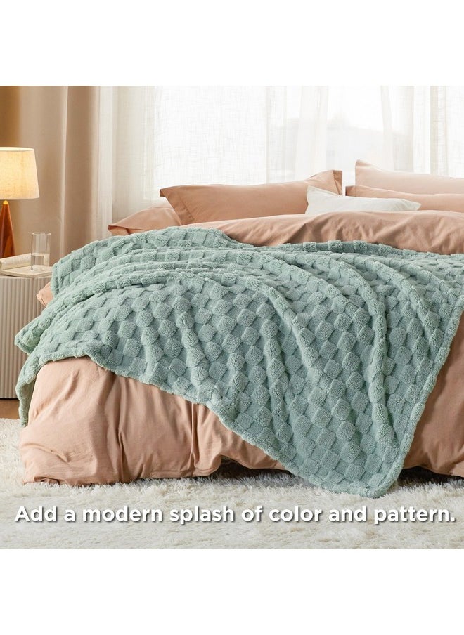 Bedsure Sage Green Fleece Blanket for Couch - Checkered Throw Blanket for Women, Cute Soft Cozy Blanket for Girls, 50x60 Inches