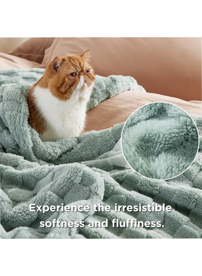 Bedsure Sage Green Fleece Blanket for Couch - Checkered Throw Blanket for Women, Cute Soft Cozy Blanket for Girls, 50x60 Inches