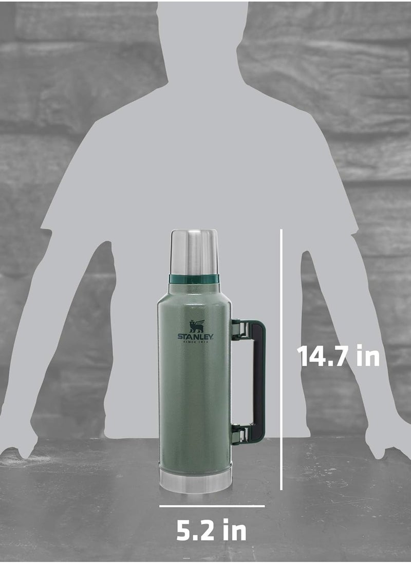 Stanley Legendary Classic Vacuum Insulated Bottle 1l, Leakproof, Durable Stainless Steel Thermos with Lid and a Cup, Perfect for Camping, Hiking and Everyday Use, Keeps Beverages Hot or Cold for Extended Periods, Green
