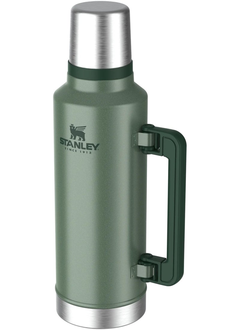 Stanley Legendary Classic Vacuum Insulated Bottle 1l, Leakproof, Durable Stainless Steel Thermos with Lid and a Cup, Perfect for Camping, Hiking and Everyday Use, Keeps Beverages Hot or Cold for Extended Periods, Green