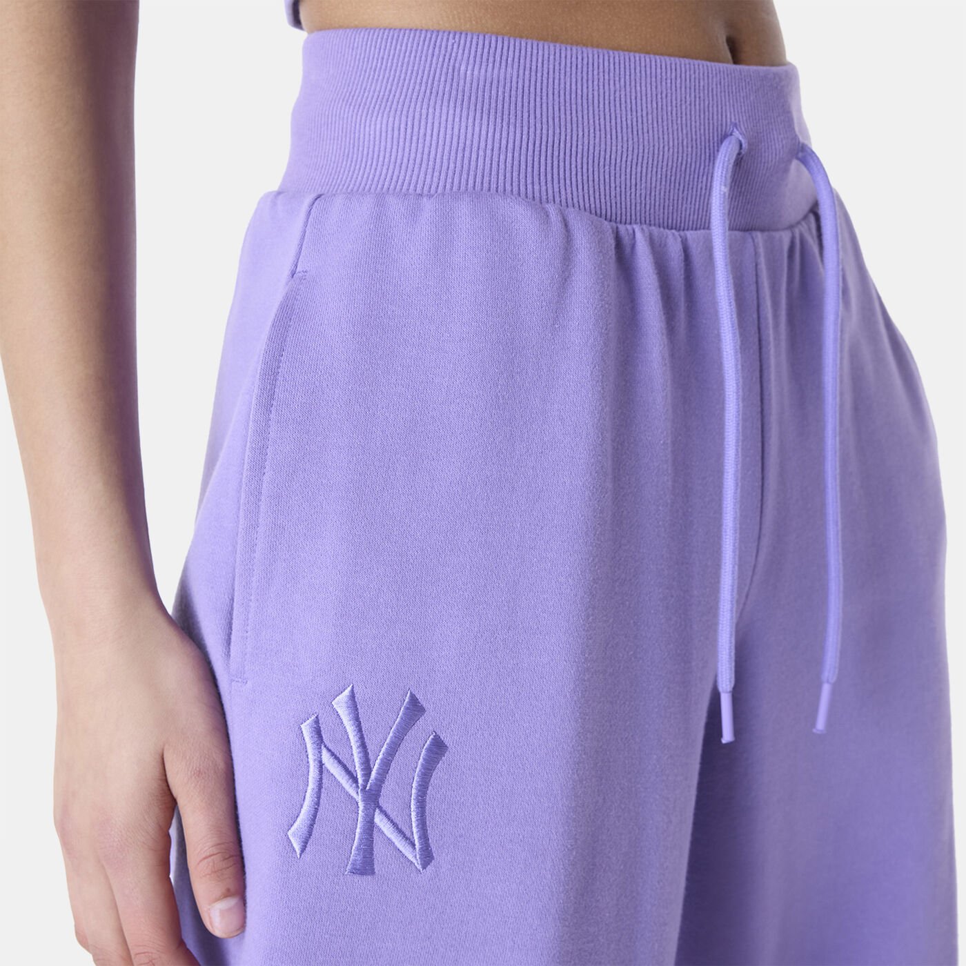 Women's MLB New York Yankees League Essential Joggers
