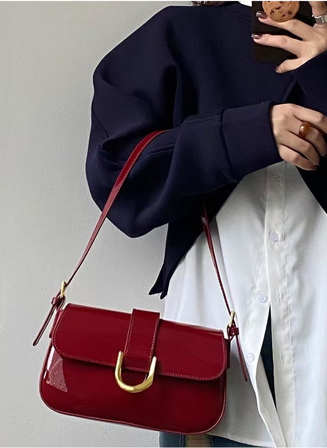 Stylish red patent leather shoulder bag, simple atmospheric design, everything must go together, suitable for everyday and party