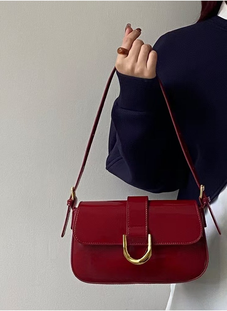 Stylish red patent leather shoulder bag, simple atmospheric design, everything must go together, suitable for everyday and party