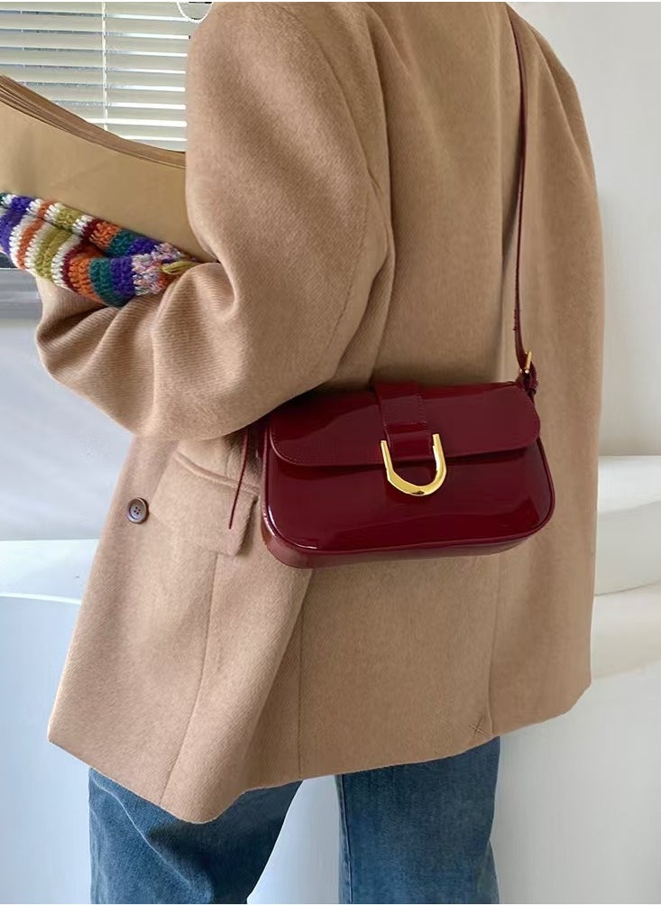 Stylish red patent leather shoulder bag, simple atmospheric design, everything must go together, suitable for everyday and party