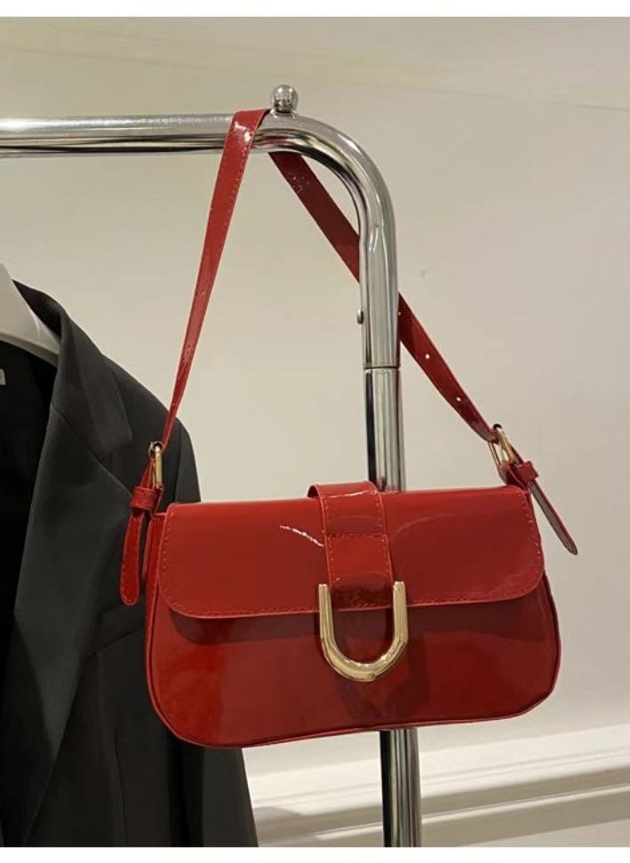 Stylish red patent leather shoulder bag, simple atmospheric design, everything must go together, suitable for everyday and party