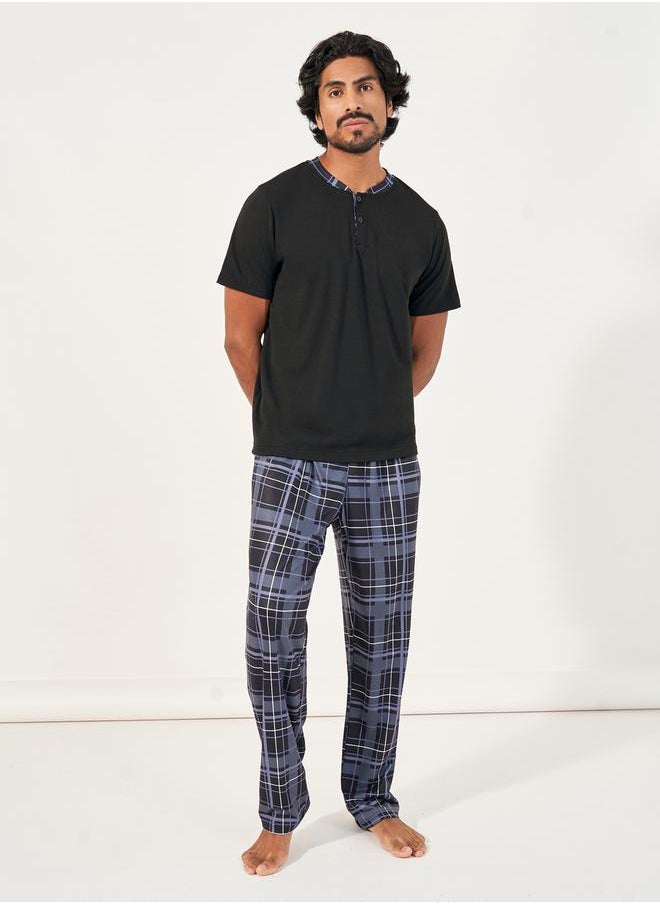 Contrast Placket Henley Neck T-Shirt & Checkered Pyjama Set