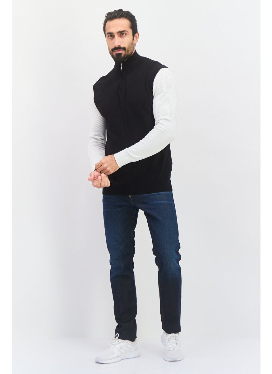 Men Mock Neck Textured Print Sleeveless Vest, Black