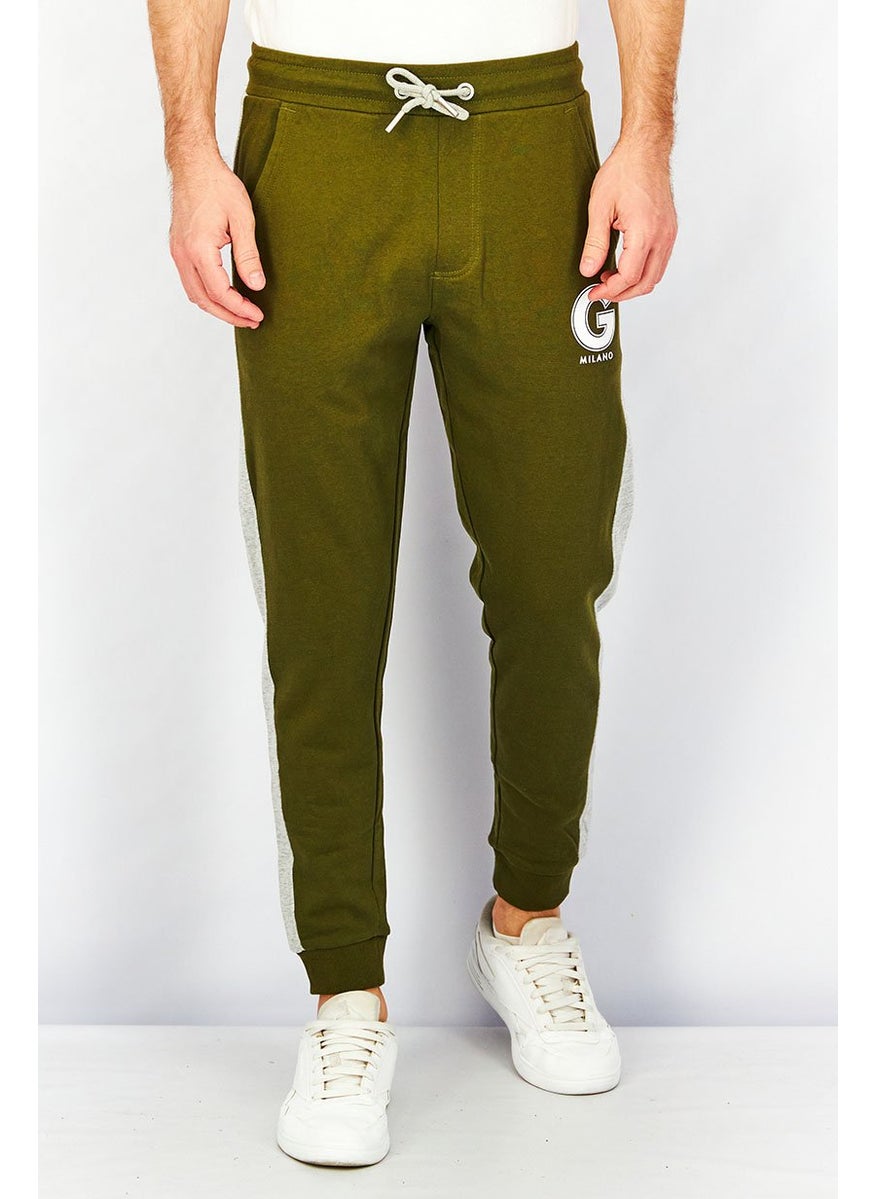 Men Regular Fit Drawstring Printed Pants, Olive