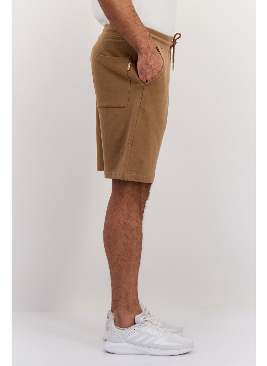 Men Drawstring Graphic Print Basic Shorts, Brown