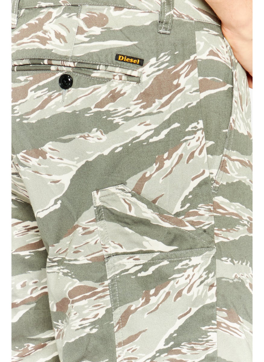 Men Regular Fit Camouflage Cargo Shorts, Army Green Combo
