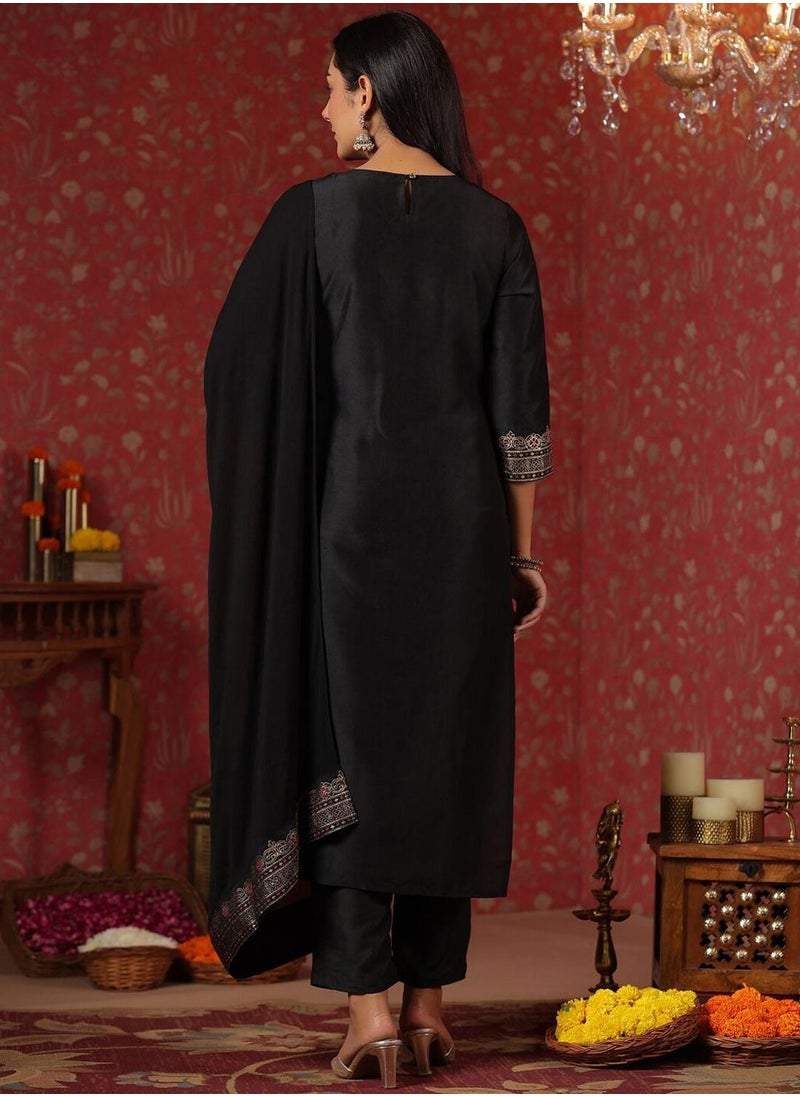 Regular Fit Three-Quarter Sleeve Printed Black Silk Woven Kurta Set For Women Flat Collar Perfect For Wedding And Engagement Pull On Closure