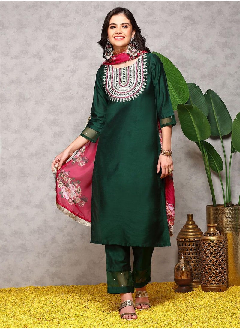 Regular Fit Three-Quarter Sleeve Printed Green Silk Woven Kurta Set For Women Flat Collar Perfect For Wedding And Engagement Pull On Closure