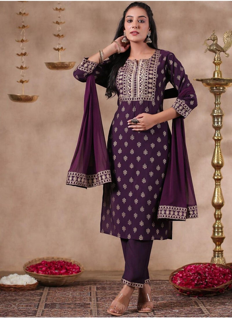 Regular Fit Three-Quarter Sleeve Printed Purple Silk Woven Kurta Set For Women Flat Collar Perfect For Wedding And Engagement Pull On Closure